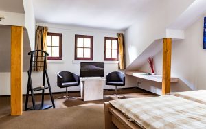 Doppelzimmer im Waldhotel am Nuerburgring in der Eifel in Baar